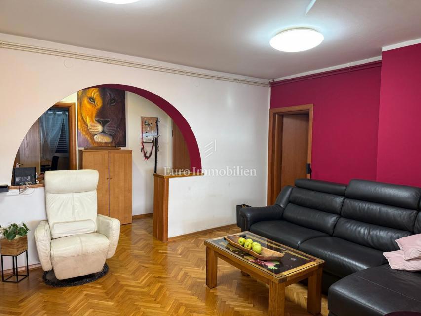 Selce, Appartamento trilocale con vista mare