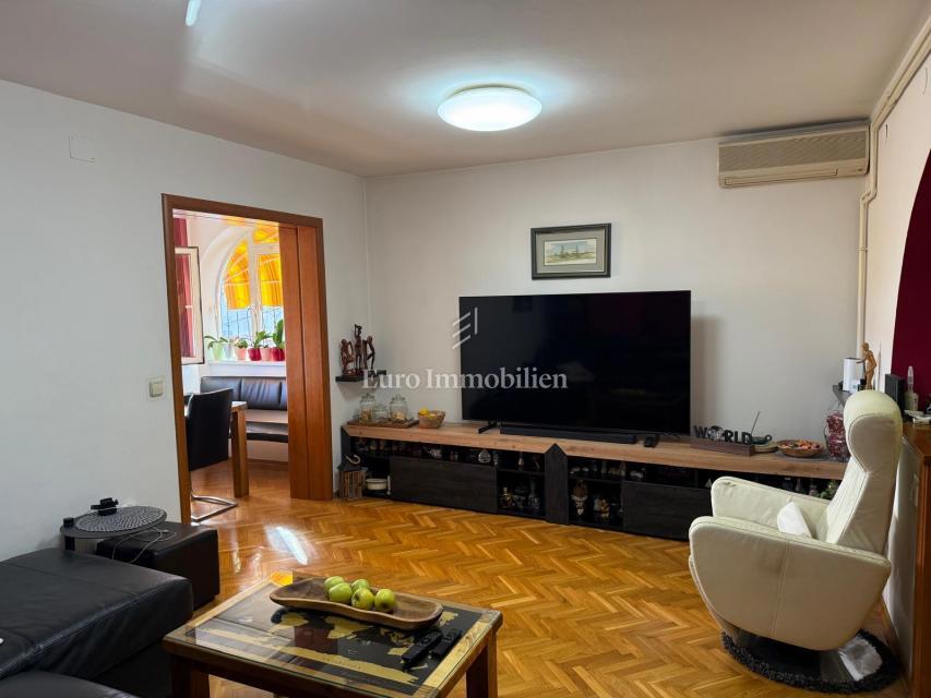 Selce, Appartamento trilocale con vista mare