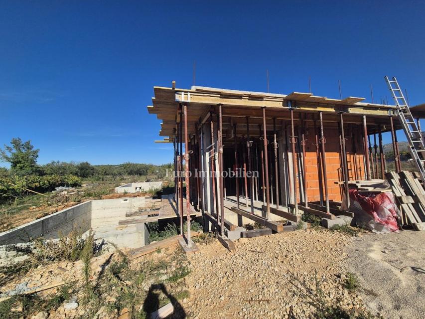 Bilice, Appartamento con piscina vicino alla spiaggia