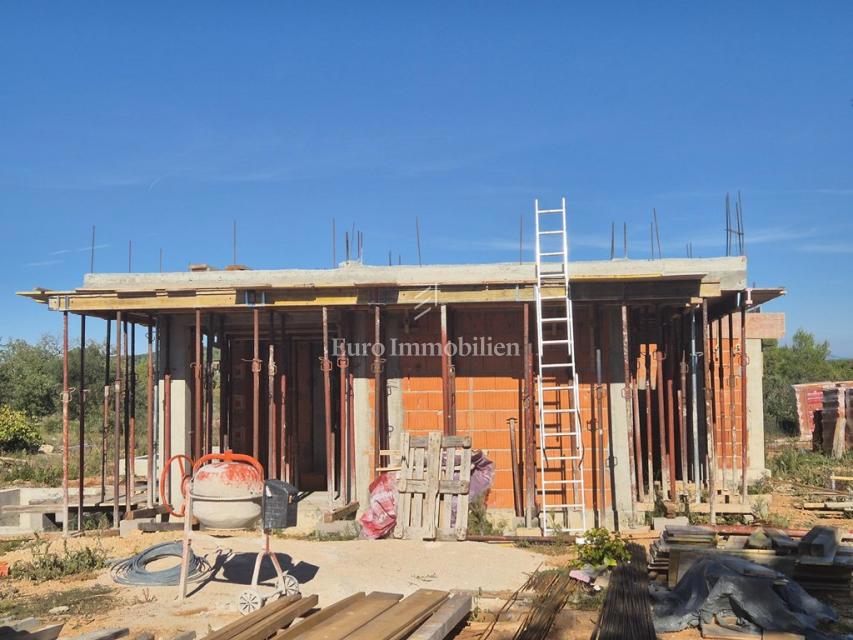 Bilice, Appartamento con piscina vicino alla spiaggia