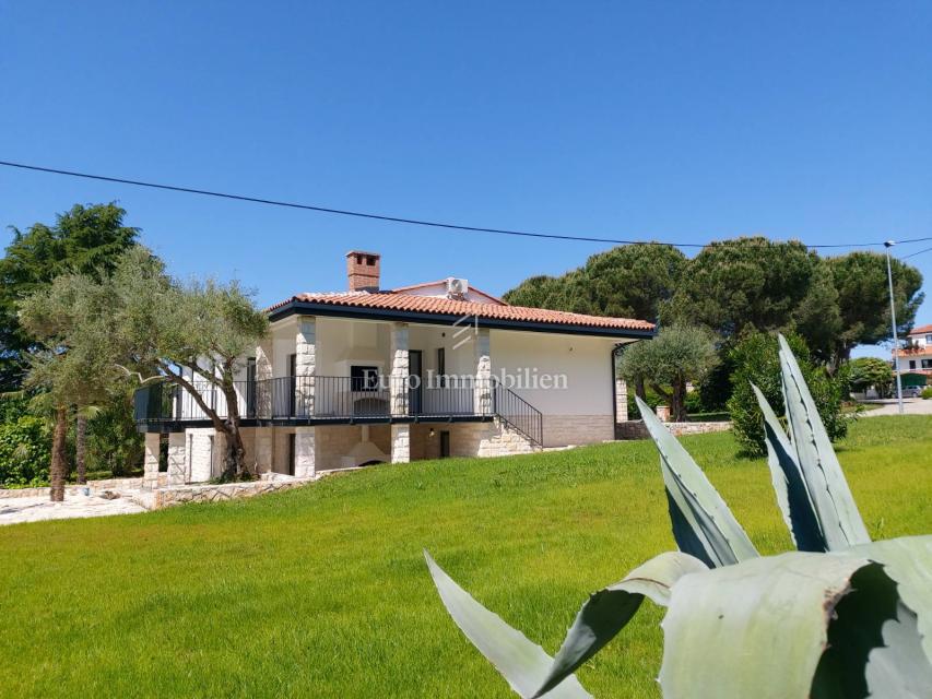 Casa con 3 appartamenti e piscina vicino al mare