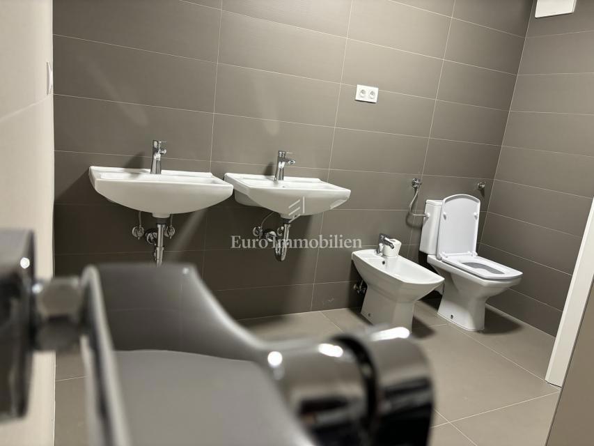 Casa con 3 appartamenti e piscina vicino al mare