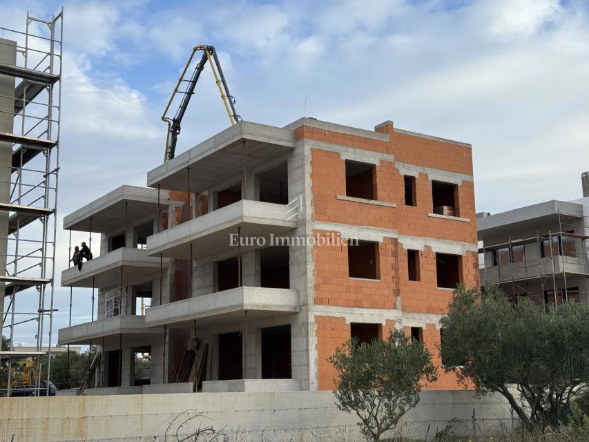 Appartamenti con 2 camere e vista mare, 200 m dal mare