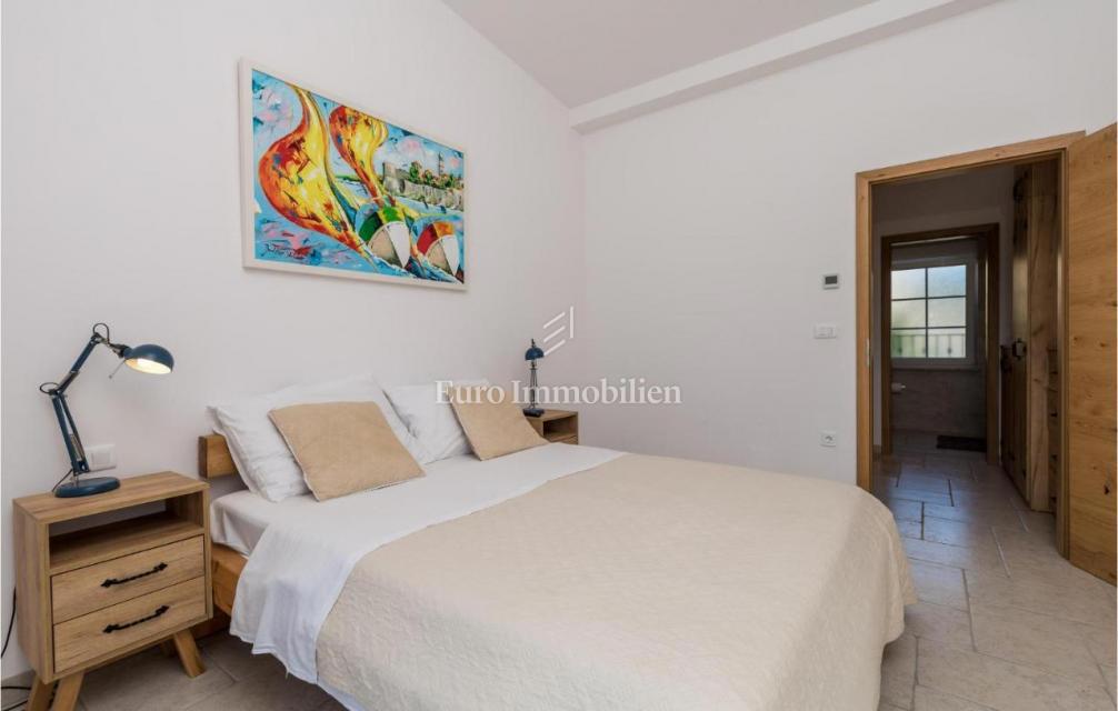 Tre ville con piscina vicino al mare, Krk