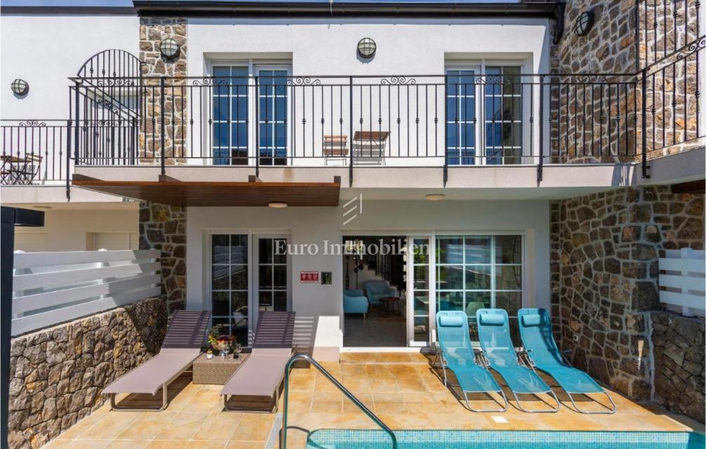 Tre ville con piscina vicino al mare, Krk