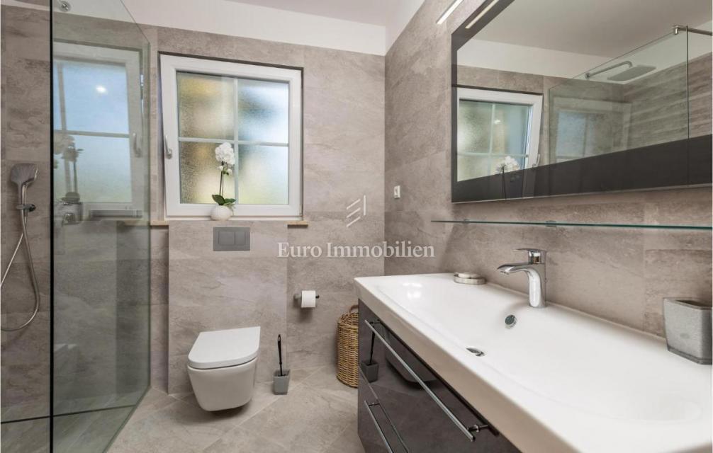 Tre ville con piscina vicino al mare, Krk