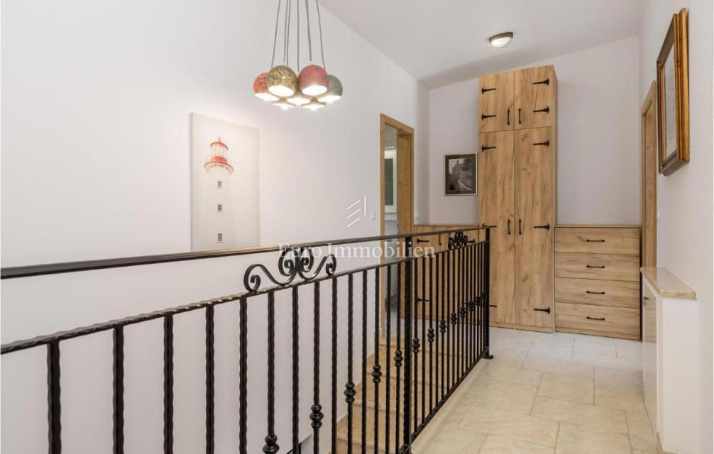 Tre ville con piscina vicino al mare, Krk