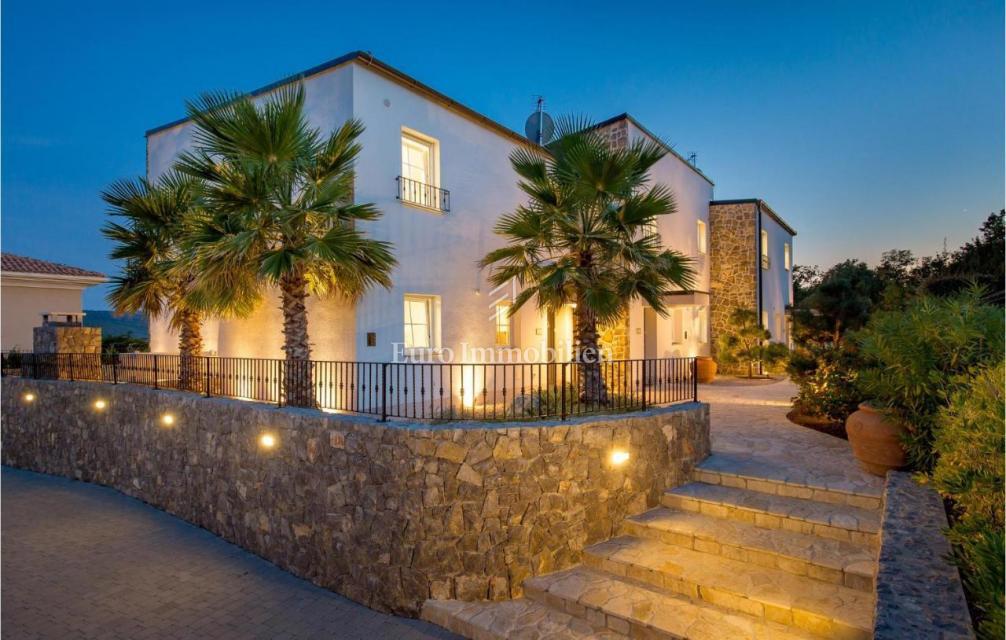 Tre ville con piscina vicino al mare, Krk