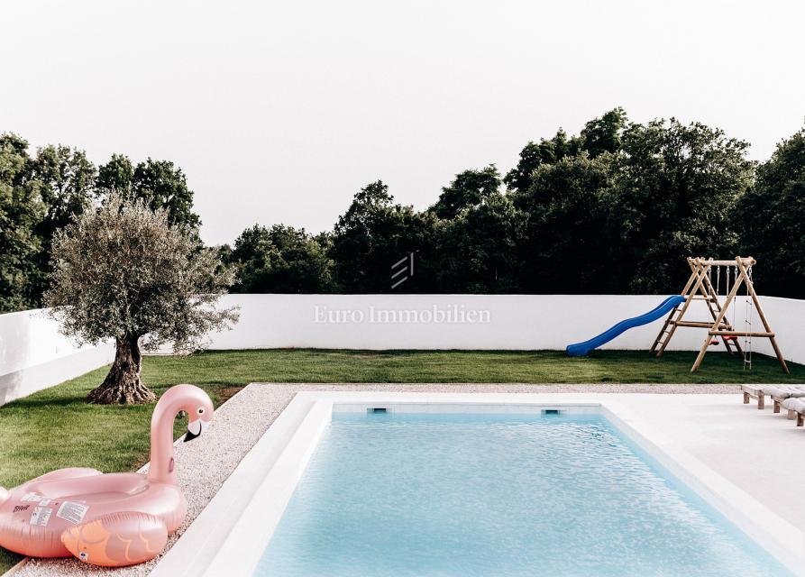 Bellissima casa con piscina riscaldata vicino a Labin