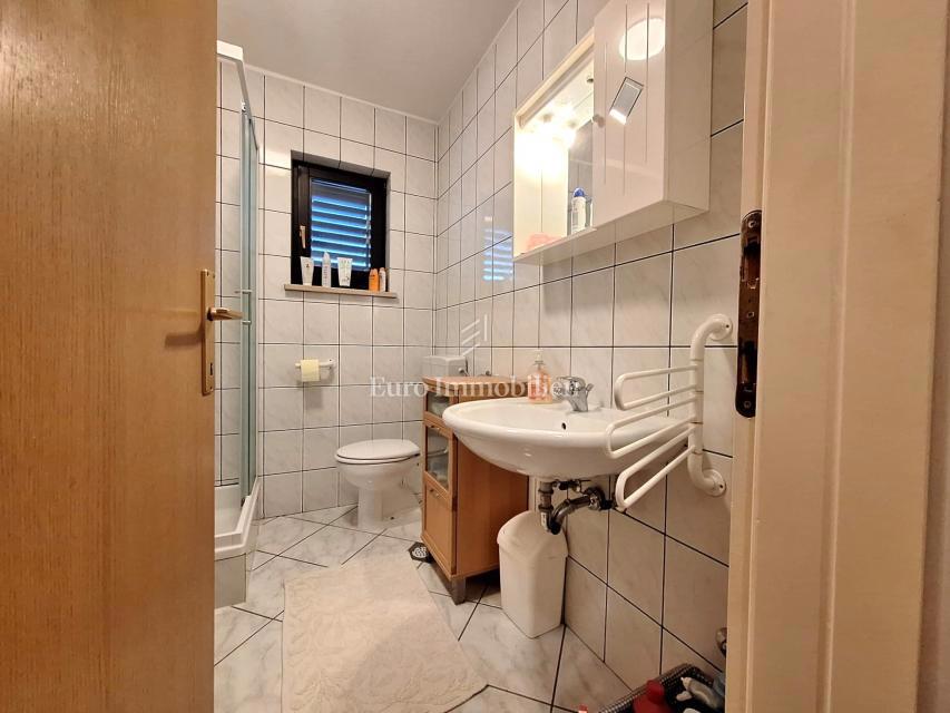 Bilocale di 74,38 m2 in ottima posizione a Krku