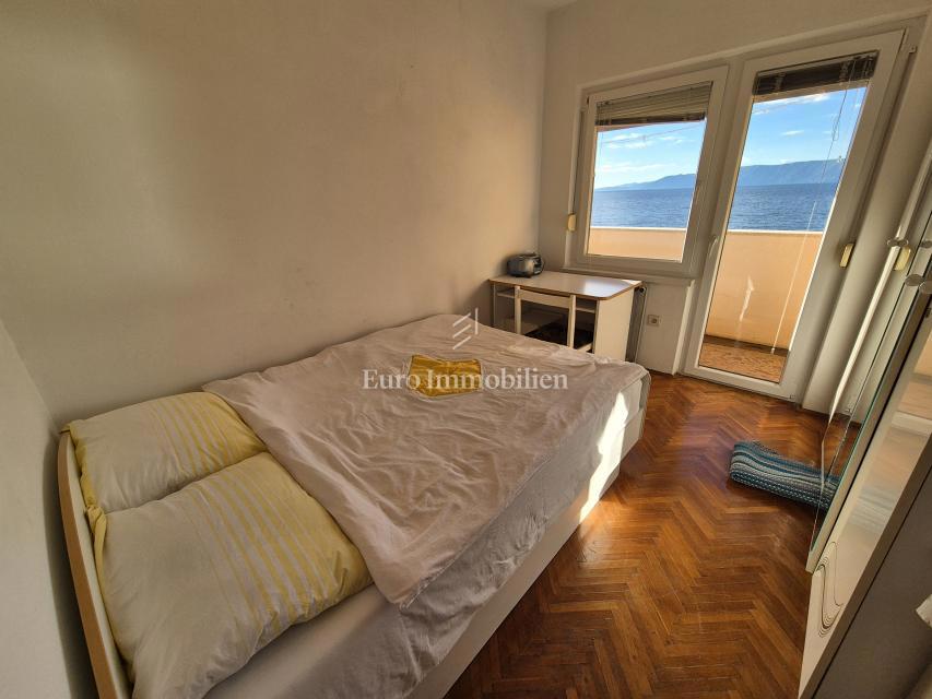 Edificio residenziale commerciale in prima fila sul mare