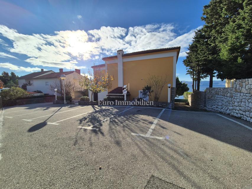 Edificio residenziale commerciale in prima fila sul mare