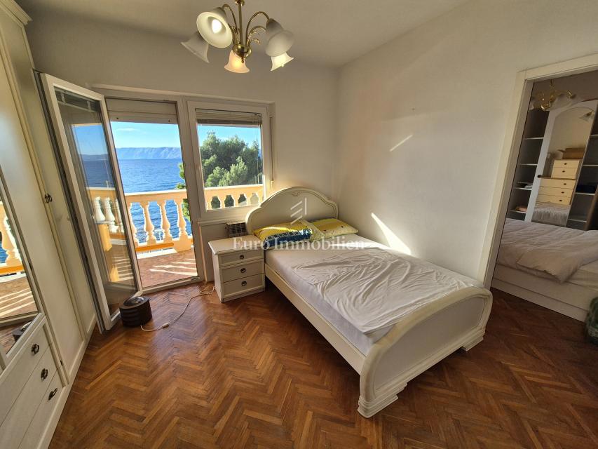 Edificio residenziale commerciale in prima fila sul mare