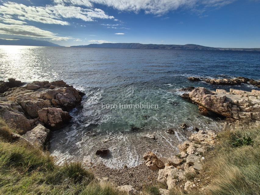 Edificio residenziale commerciale in prima fila sul mare