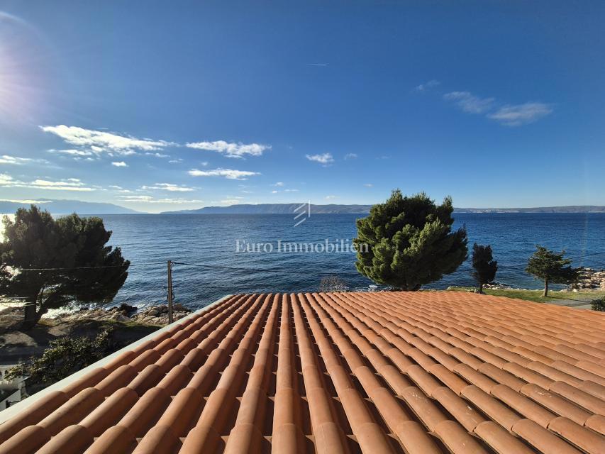 Edificio residenziale commerciale in prima fila sul mare