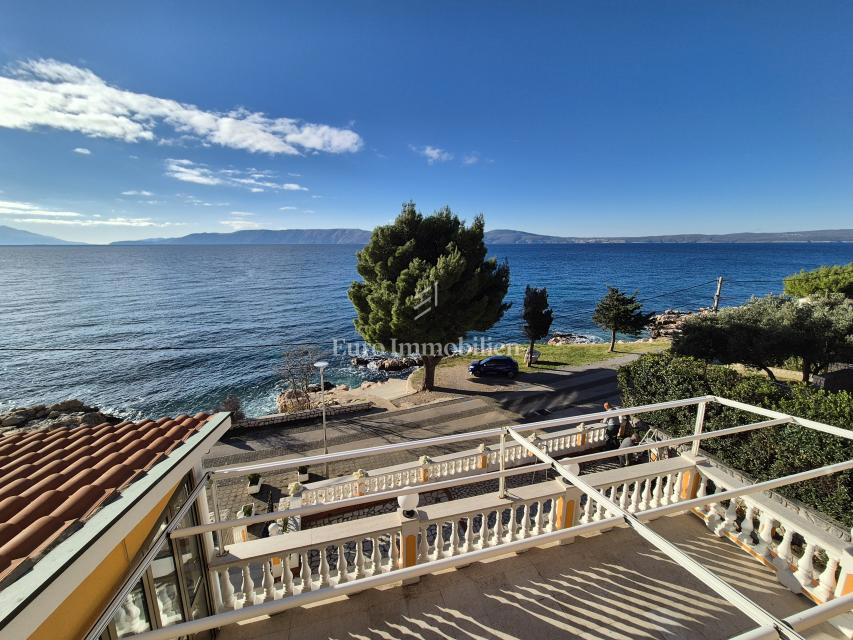 Edificio residenziale commerciale in prima fila sul mare