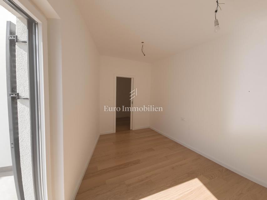 Appartamento nuovo con giardino e garage, Mali Lošinj