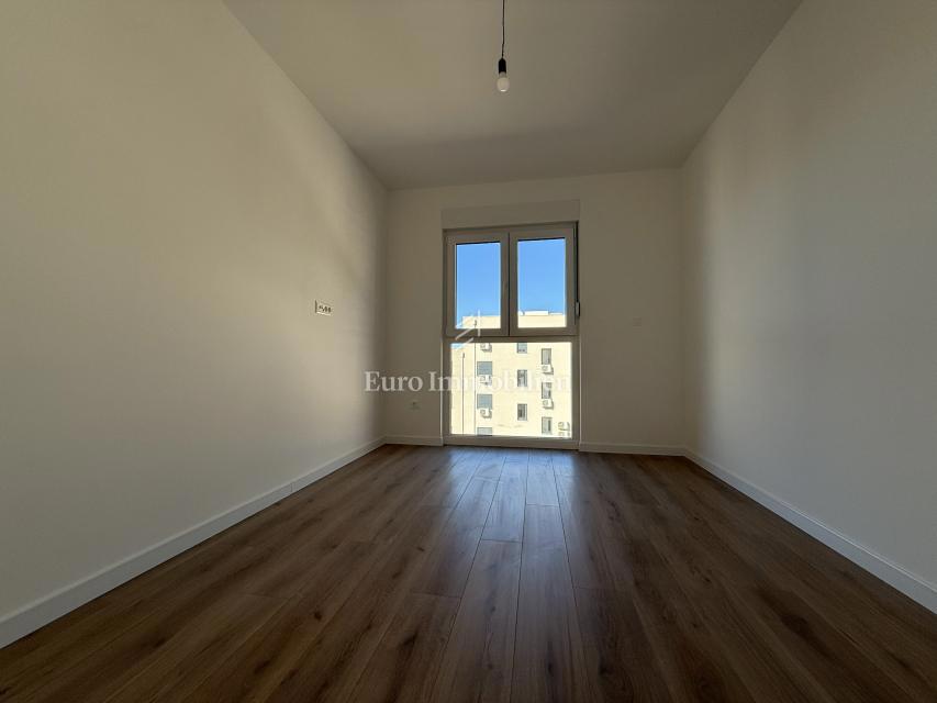 Makarska - appartamento con due camere da letto con vista mare