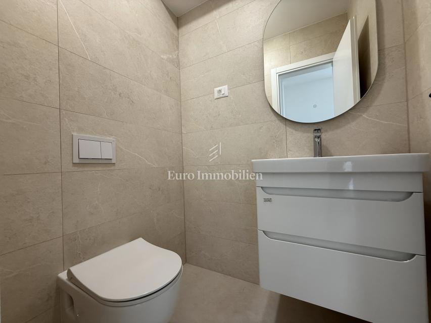 Makarska - appartamento con due camere da letto con vista mare