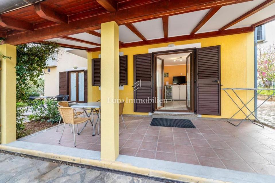 Ampio appartamento al piano terra con giardino curato