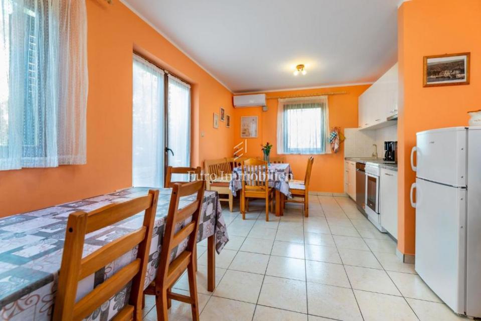 Ampio appartamento al piano terra con giardino curato