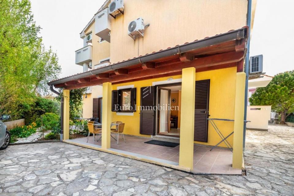 Ampio appartamento al piano terra con giardino curato