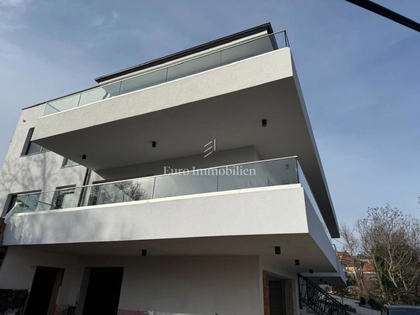 Čavle - Nuovo edificio con giardino