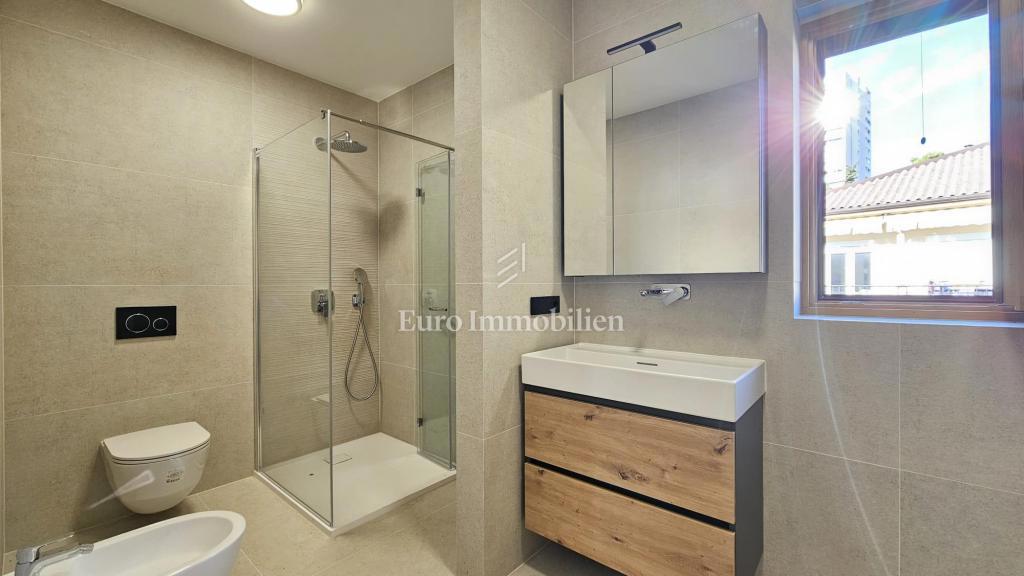 Attico di lusso con terrazza e 3 posti auto