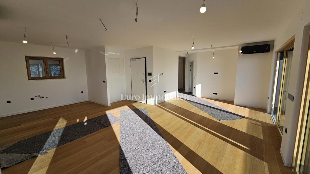 Attico di lusso con terrazza e 3 posti auto