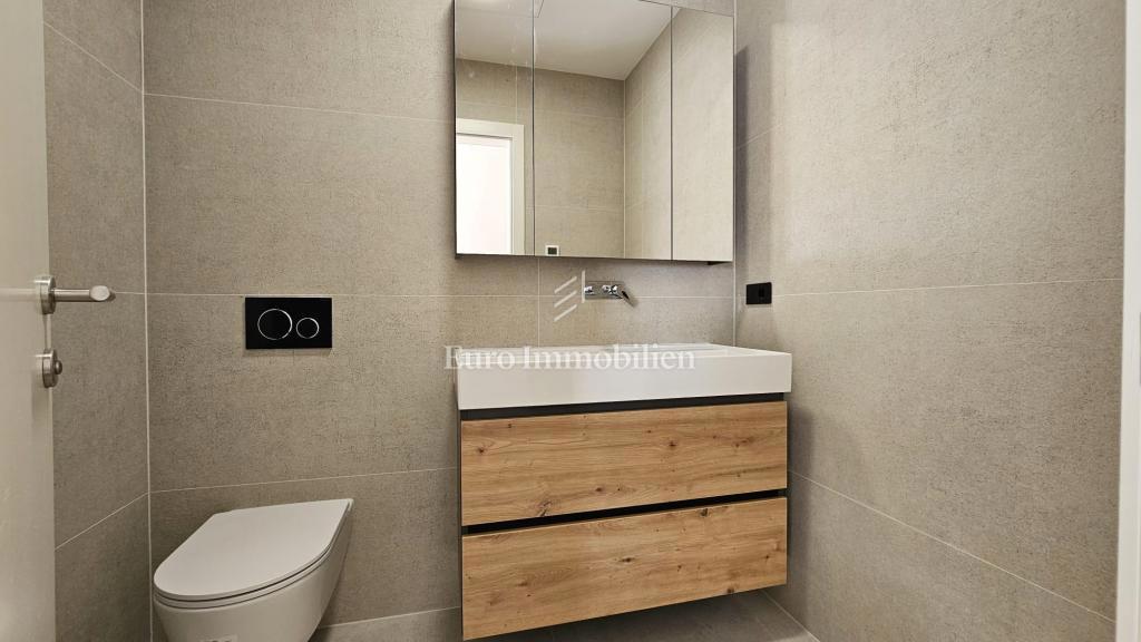 Attico di lusso con terrazza e 3 posti auto