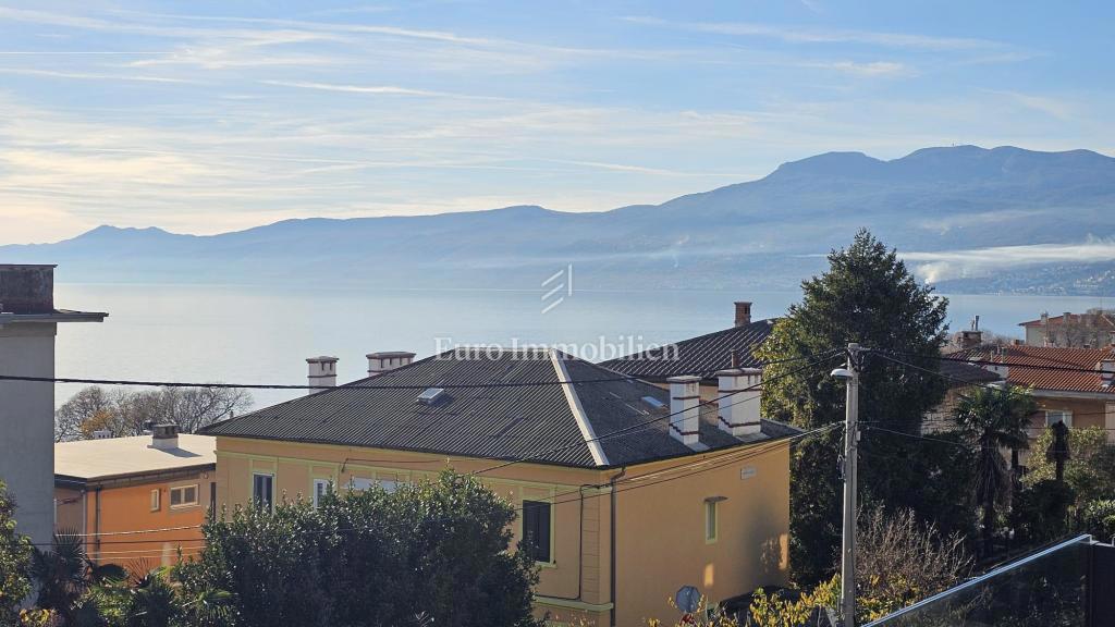 Attico di lusso con terrazza e 3 posti auto