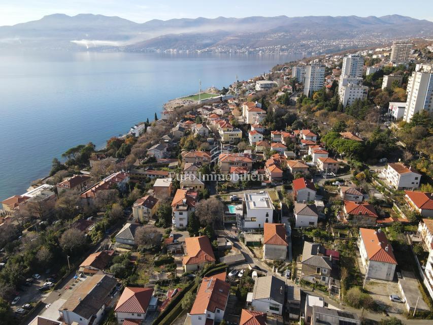 Attico di lusso con terrazza e 3 posti auto