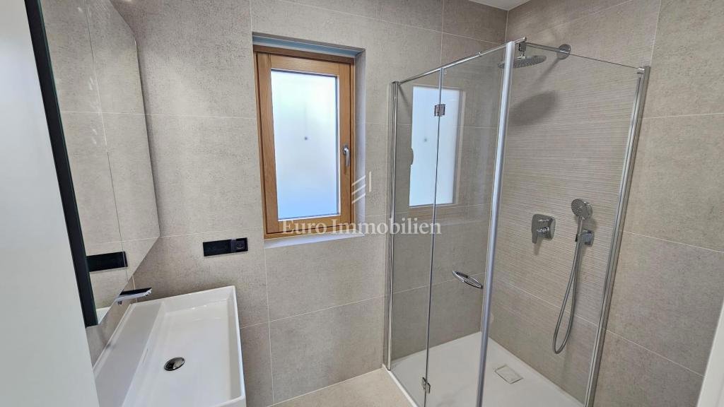 Attico di lusso con terrazza e 3 posti auto