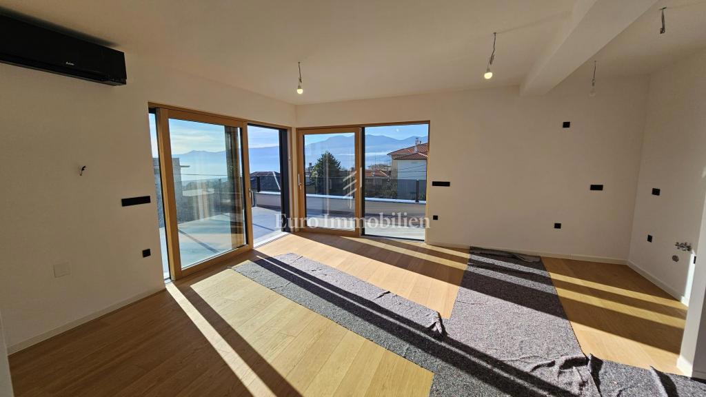 Attico di lusso con terrazza e 3 posti auto