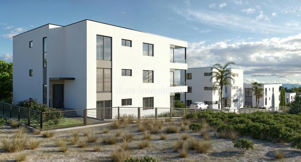 Appartamento con giardino in un esclusivo edificio nuovo vicino al mare