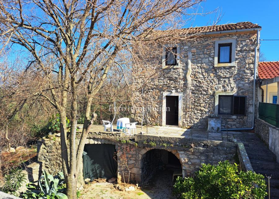 Isola di Krk – casa in pietra da ristrutturare