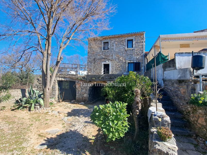 Isola di Krk – casa in pietra da ristrutturare