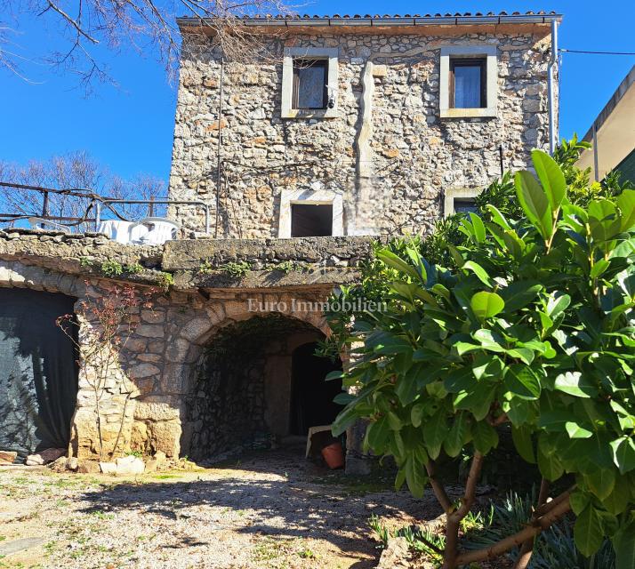Isola di Krk – casa in pietra da ristrutturare