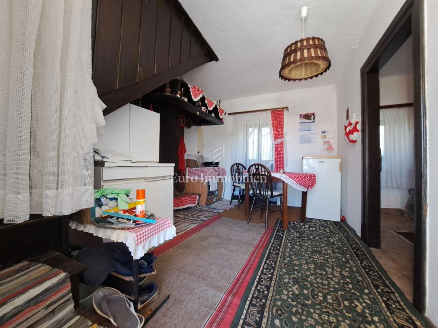 Isola di Krk – casa in pietra da ristrutturare