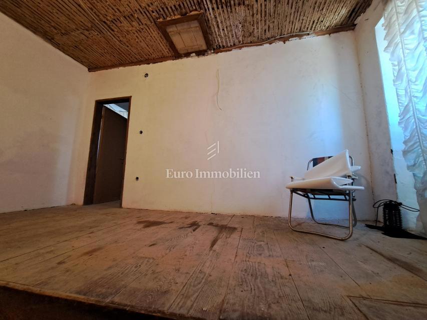 Isola di Krk – casa in pietra da ristrutturare