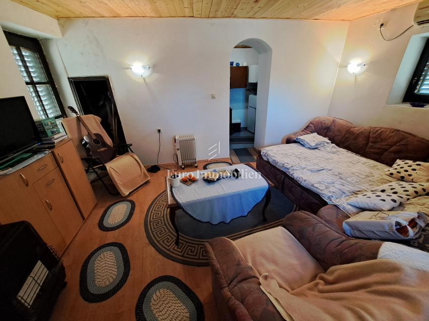 Isola di Krk – casa in pietra da ristrutturare