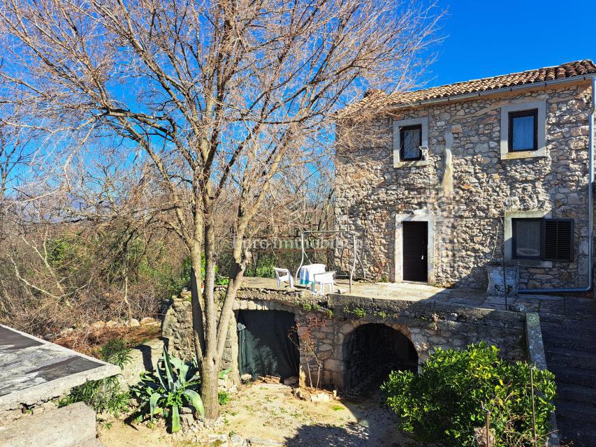 Isola di Krk – casa in pietra da ristrutturare