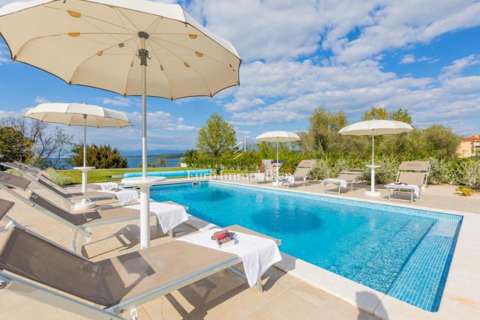 Appartamento con piscina in prima fila alla spiaggia - Malinska