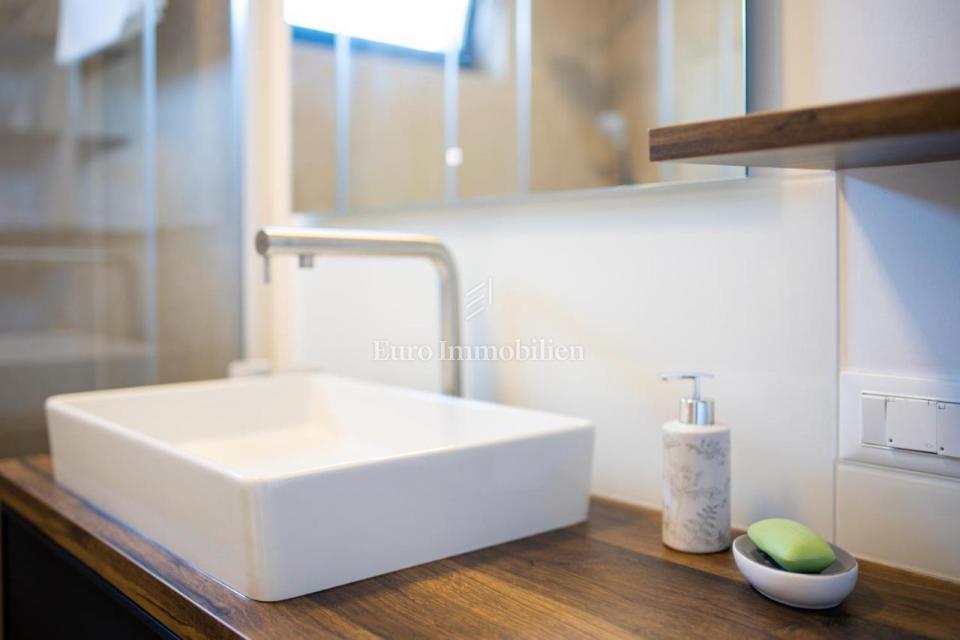 Appartamento con piscina in prima fila alla spiaggia - Malinska