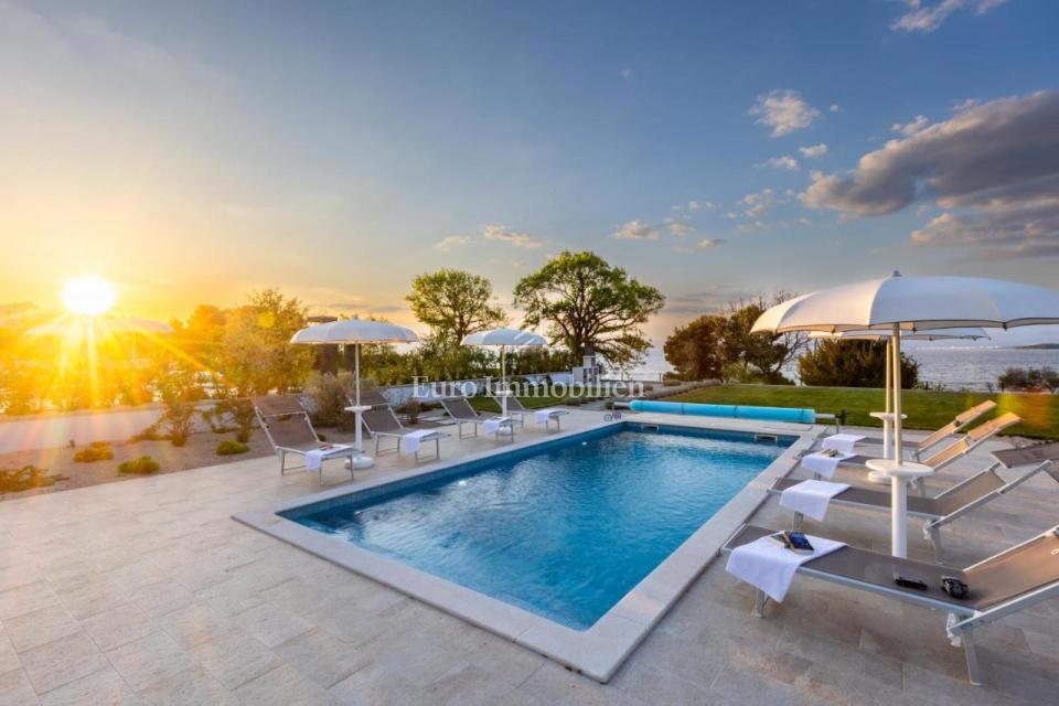 Appartamento con piscina in prima fila alla spiaggia - Malinska