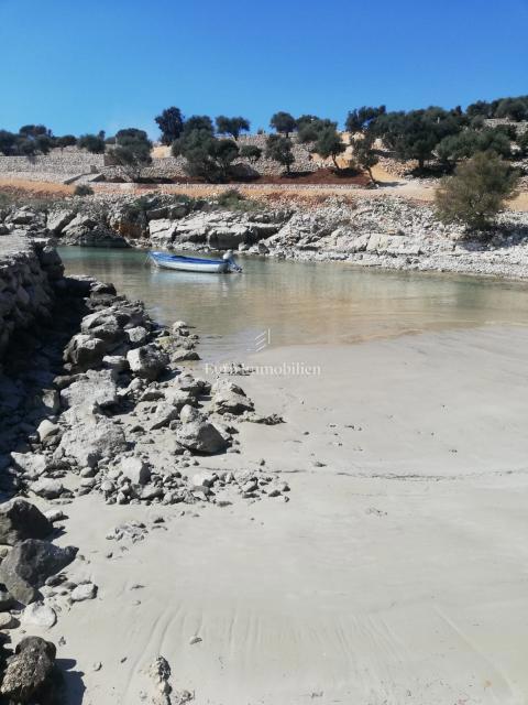 Isola di Pag - casa arredata con una vista sul mare