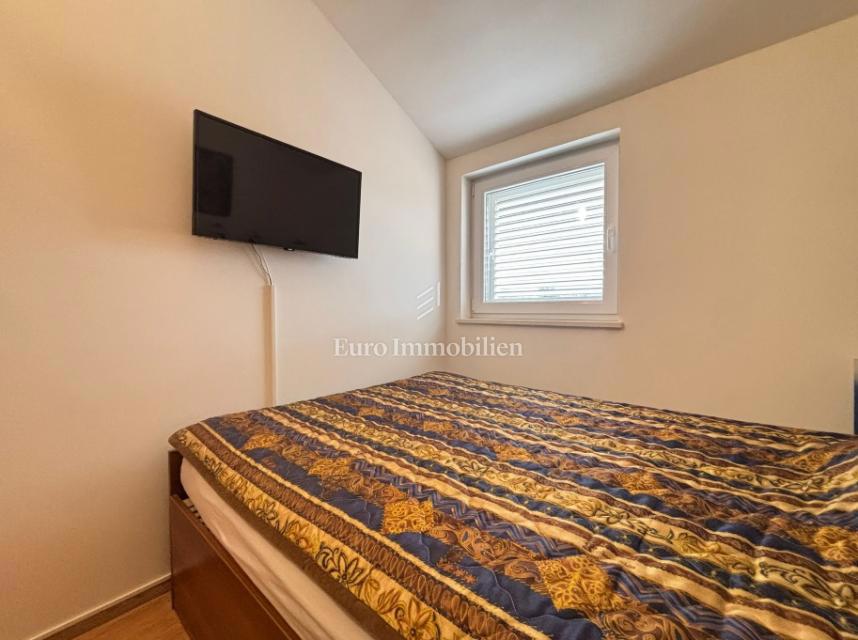 Isola di Pag - casa arredata con una vista sul mare