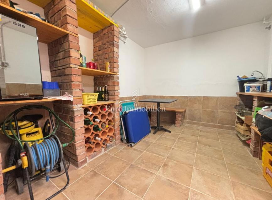 Isola di Pag - casa arredata con una vista sul mare