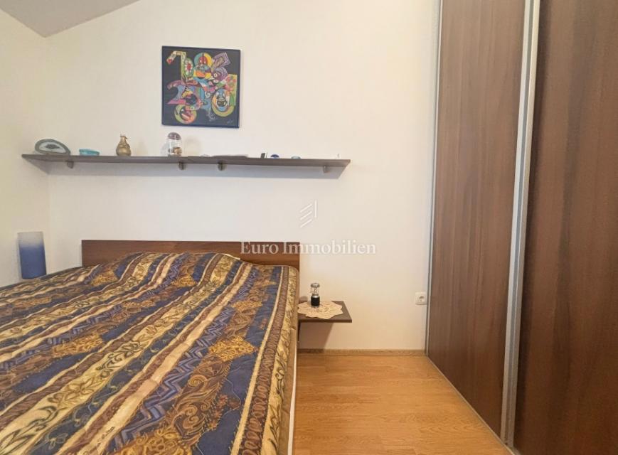 Isola di Pag - casa arredata con una vista sul mare