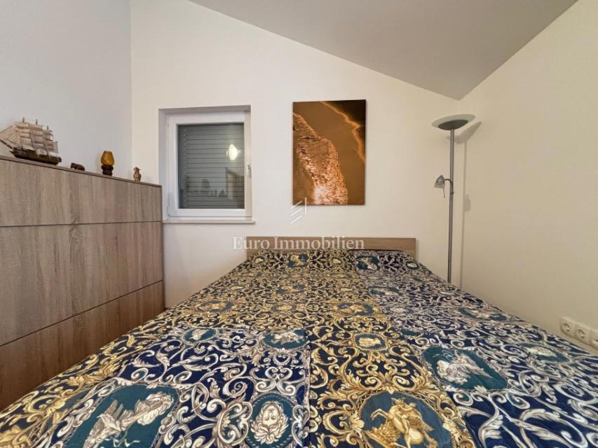 Isola di Pag - casa arredata con una vista sul mare